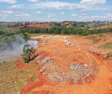 Área degradada em São Gotardo, Minas Gerais, onde funciona o lixão que está sendo desativado