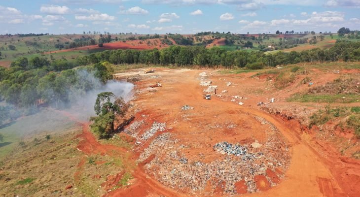 Área degradada em São Gotardo, Minas Gerais, onde funciona o lixão que está sendo desativado