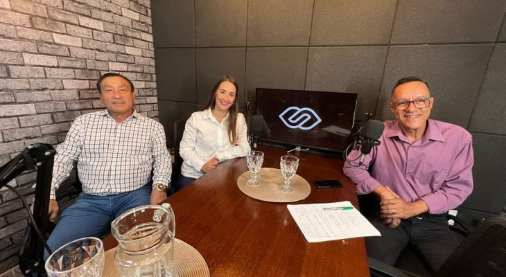 Makoto Sekita e Lorena Urbano, com Rodolfo de Souza (à direita), na gravação do episódio