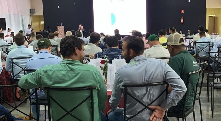 Salão da Abcesg recebeu cerca de 200 participantes no primeiro dia do evento (Foto: 100Porcentoagro)