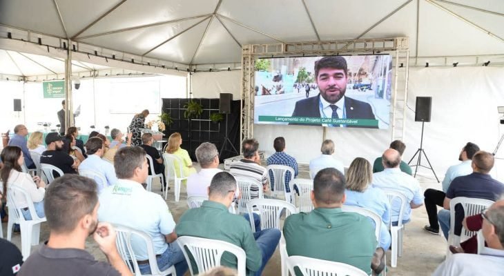 Deputado Federal Zé Vitor diretamente de Dubai, fez o lançamento do Fórum do Agronegócio Sustentável (Crédito: Coocacer)