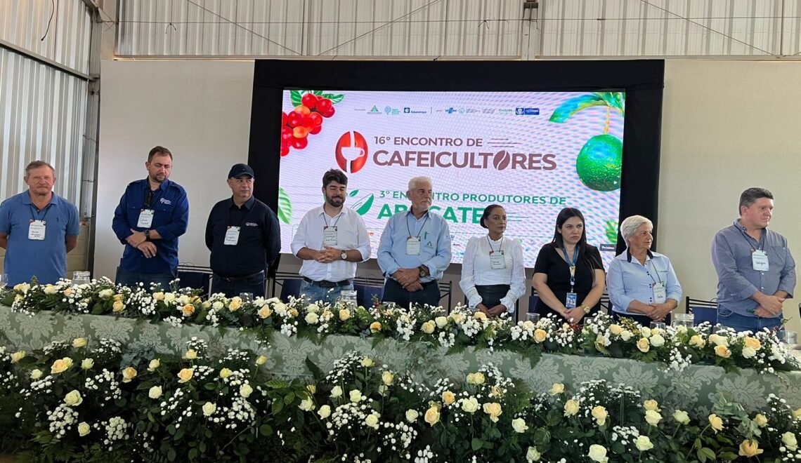 Autoridades na mesa de abertura dos encontros da Assogotardo (Crédito: Divulgação)