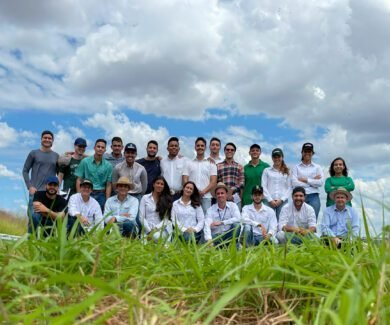 Alunos do Instituto Federal de Goiás com a professora Naiara Caixeta (Crédito: Arquivo Pessoal)