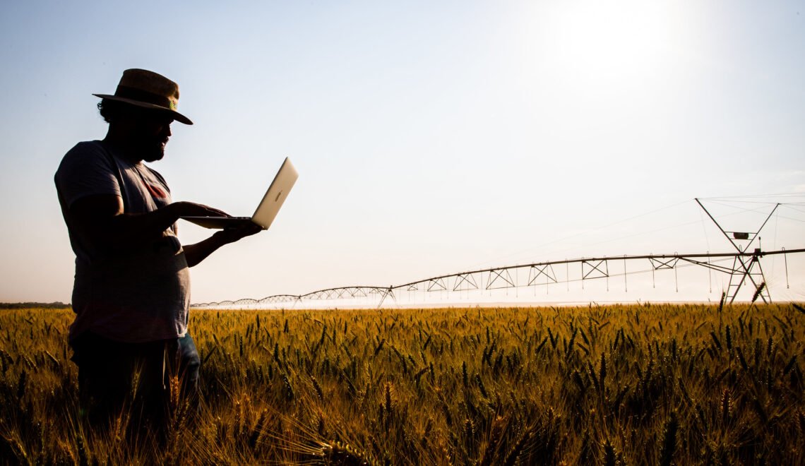 Produtor rural depende de eletricidade para ter acesso a novas tecnologias (Crédito: Wenderson Araujo/Trilux/CNA)