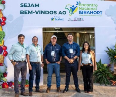 Rodolfo Molinari (de boné, ao centro), com lideranças do Sistema Faemg Senar (Foto: Faemg)