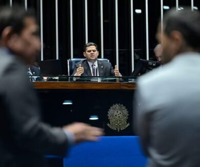 Com a votação encerrada, Davi Alcolumbre analisa os desdobramentos e aponta para a possibilidade de um novo acordo em construção." (Crédito: Andressa Anholete/Agência Senado)