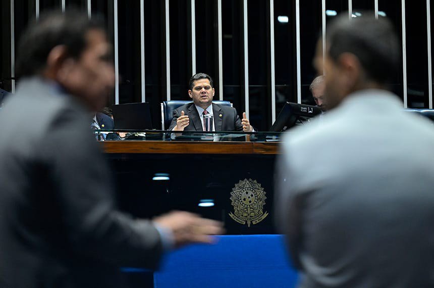 Com a votação encerrada, Davi Alcolumbre analisa os desdobramentos e aponta para a possibilidade de um novo acordo em construção." (Crédito: Andressa Anholete/Agência Senado)