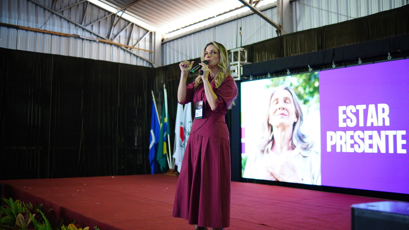 Kelly Braga, Psicóloga Especialista em Desenvolvimento Pessoal e Felicidade, no painel "Olhar Feminino no Agro (Dara Albertino/100Porcentoagro)