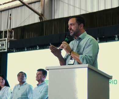 Diego Andrade durante a abertura da Fenacampo