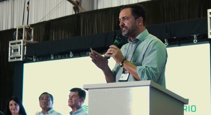 Diego Andrade durante a abertura da Fenacampo
