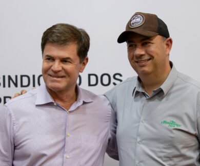 Rodolfo Molinari (à direita) com Antônio de Salvo (Foto: Sindicato Rural de São Gotardo/Fenacampo)