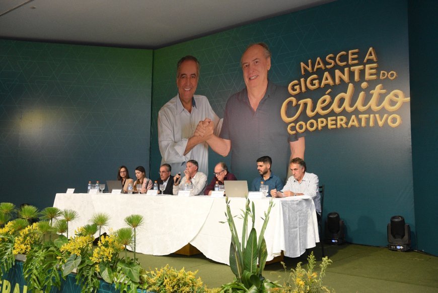 Dirigentes apresentam oficialmente a união entre Sicoob Credicopa e Sicoob Credipatos, marcando fortalecimento do cooperativismo financeiro na região (Foto: Ascom Sicoob Credicopa/Credipatos)